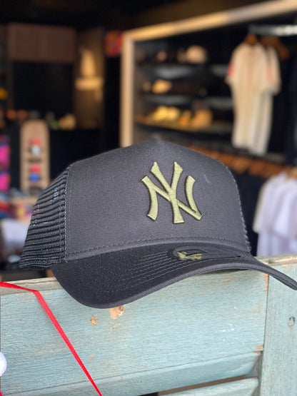 Boné New Era NY Eframe Truker