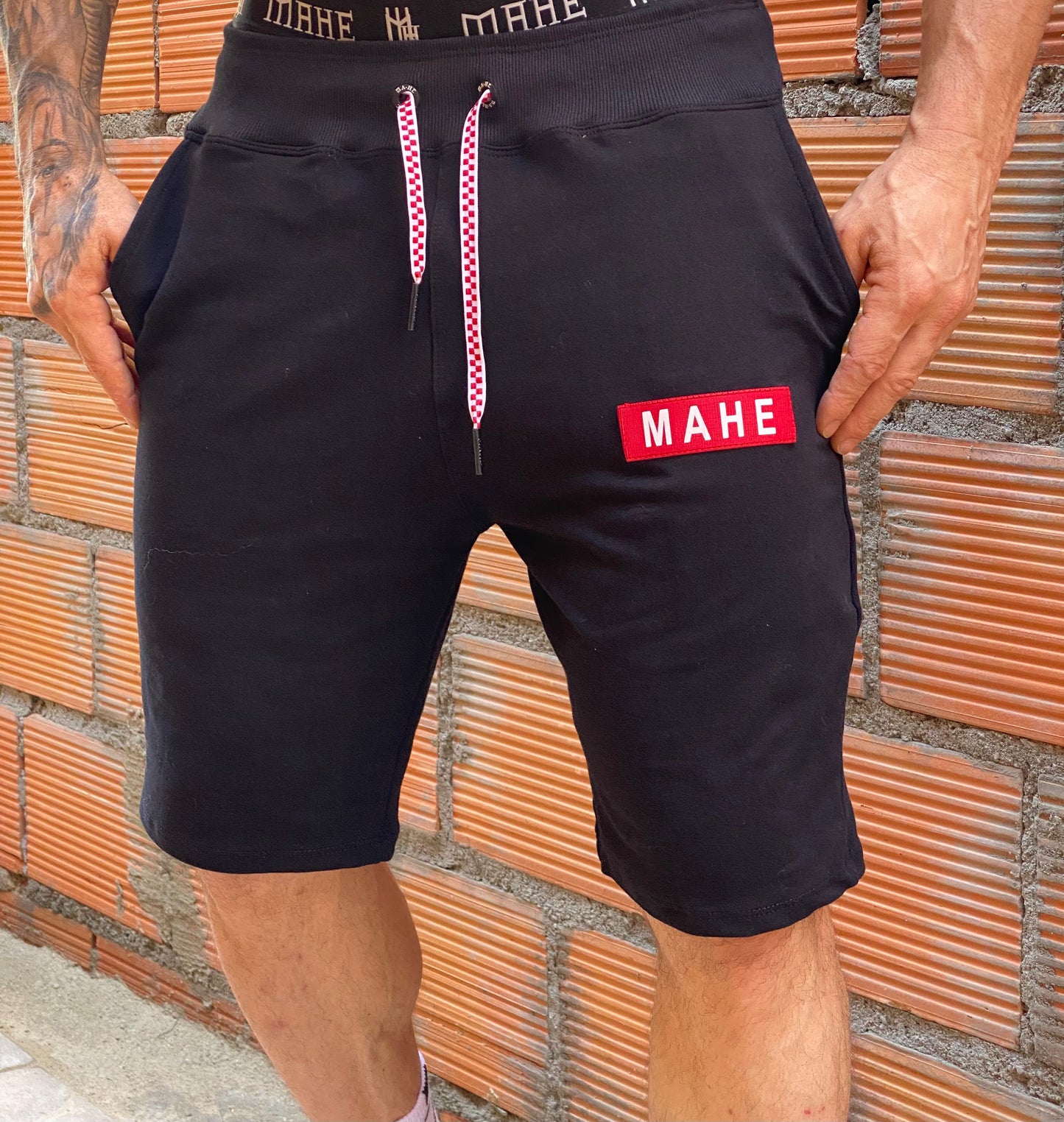 Bermuda Mahe Black Red