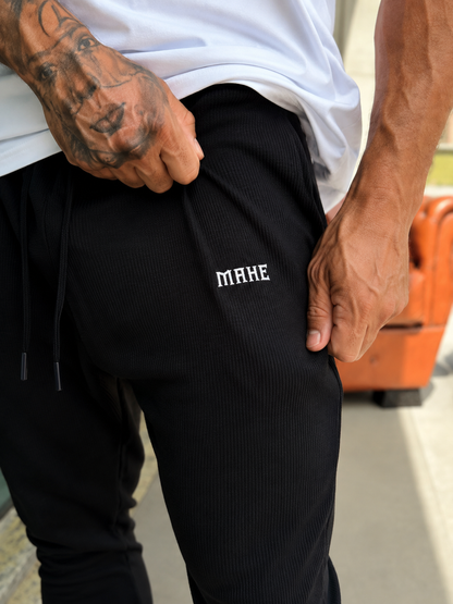 Calça Mahe Skinny Preta Canelada Logo