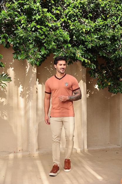 Camiseta Slim V Brasão Mocha FB