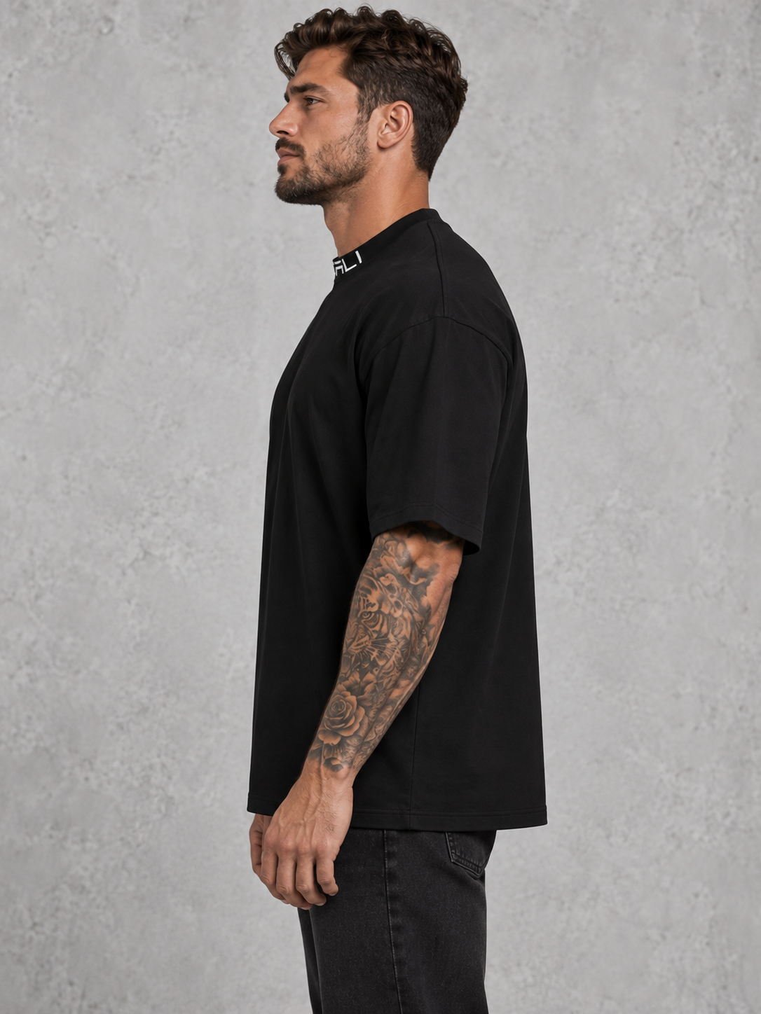 Camiseta Cali Over preta oversized - foto 8 de 9