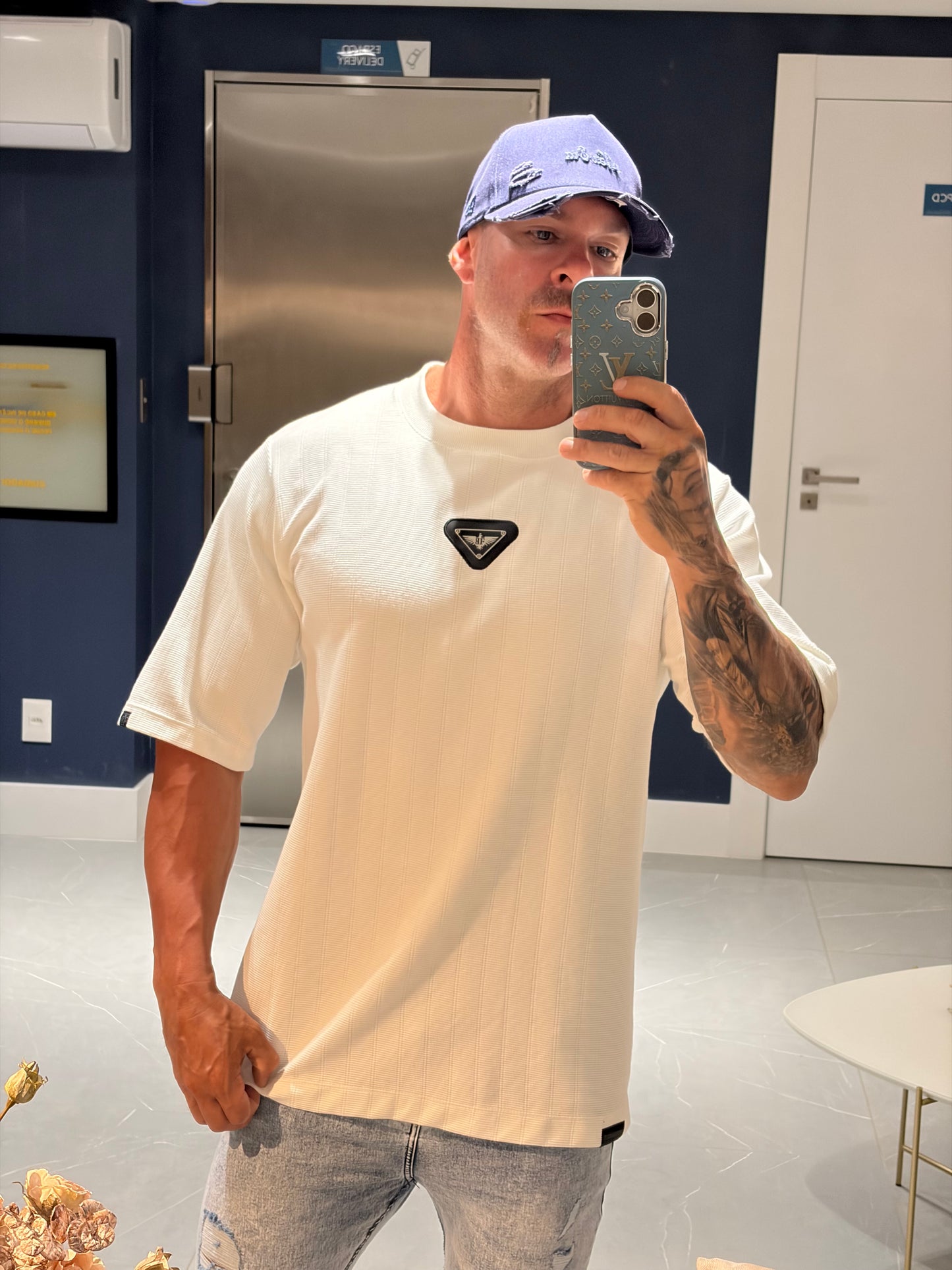 Camiseta Over Águia Textura OFF White