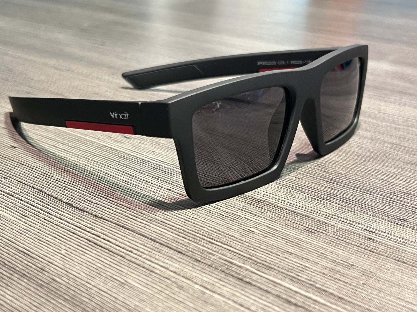 Óculos de Sol Emborrachado Black Red