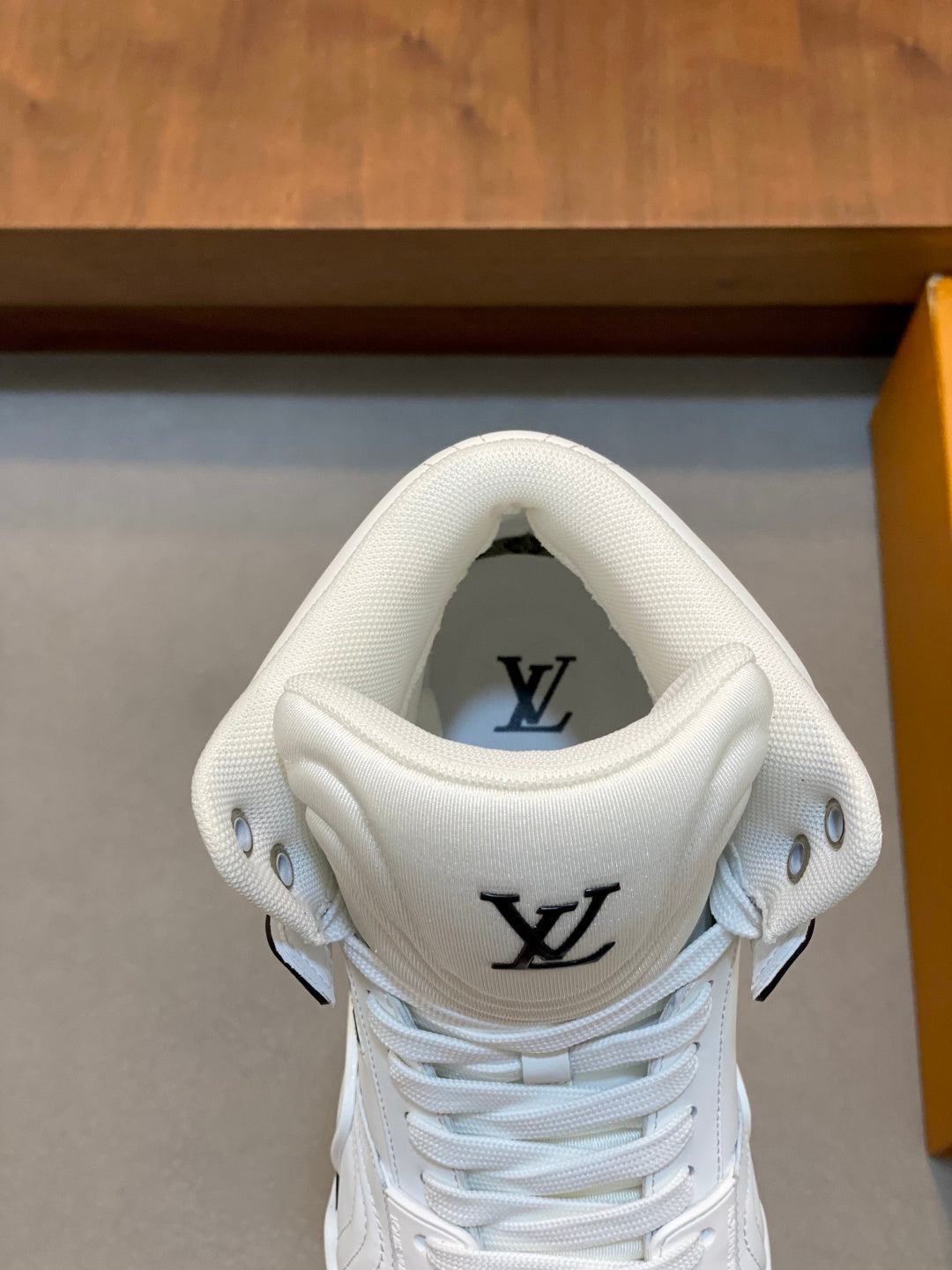 Tênis LV Luxuy importado Cano Alto Branco