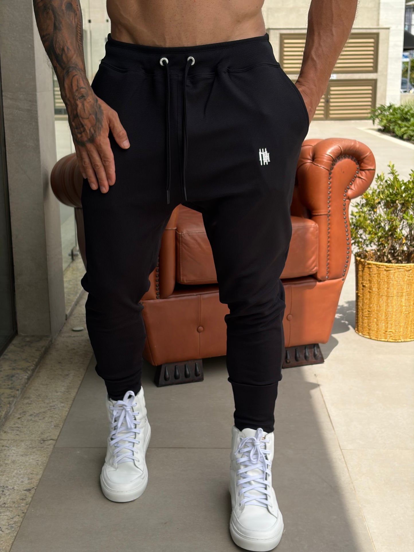 Calça Mahe Skinny Preta Canelada