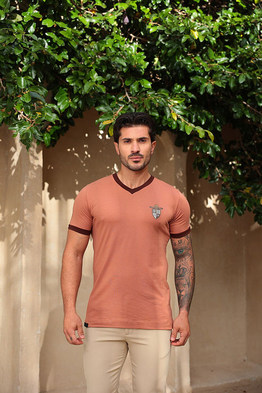 Camiseta Slim V Brasão Mocha FB