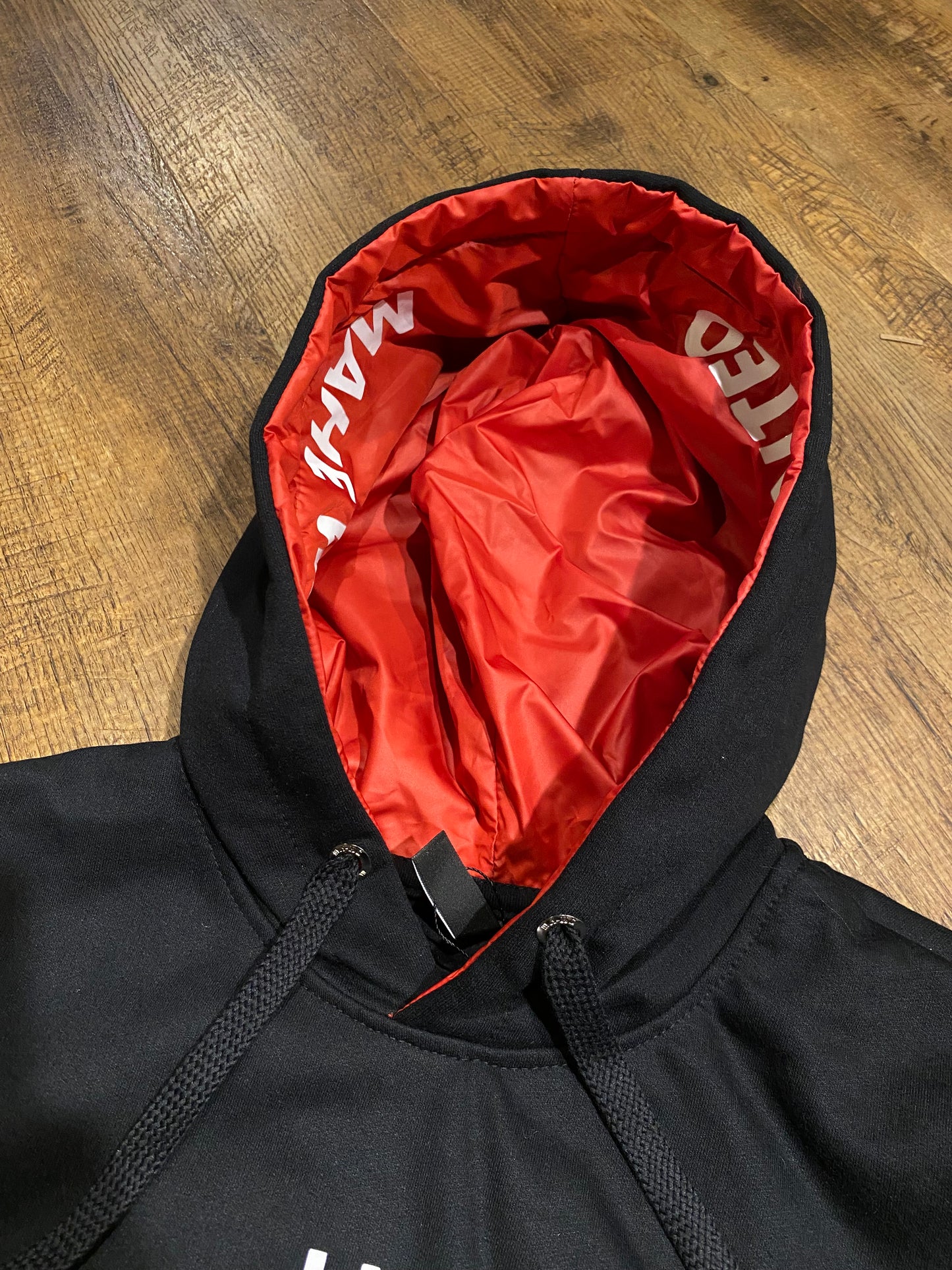 Moletom Canguru Mahe Black Red - LANÇAMENTO EXCLUSIVO