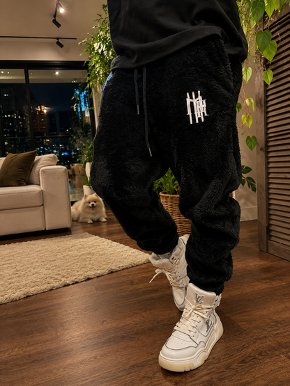 Calça Mahe Peluciada Preta Logo