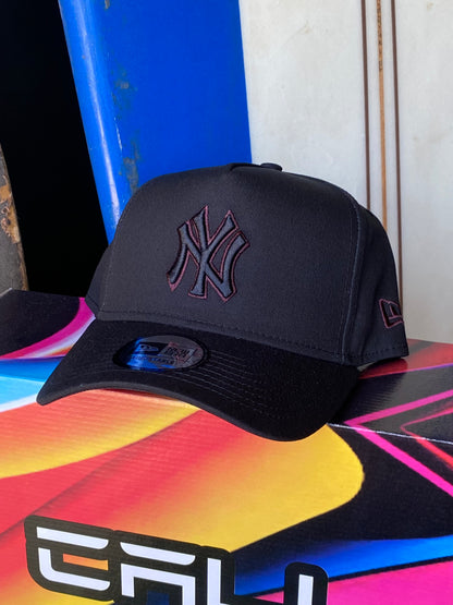 Boné New Era NY Eframe Truker Black Red