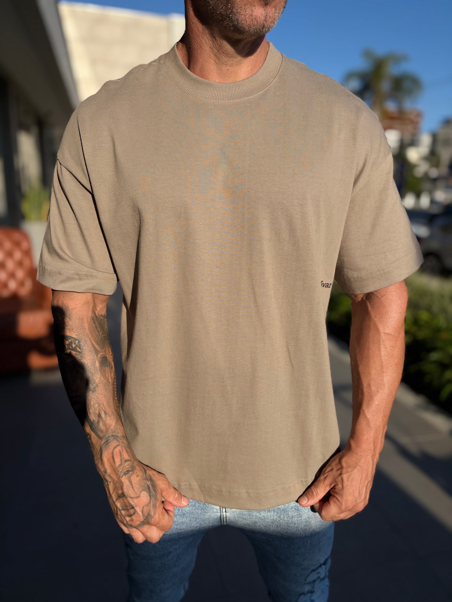 Camiseta Oversized LV Minimalism Bege