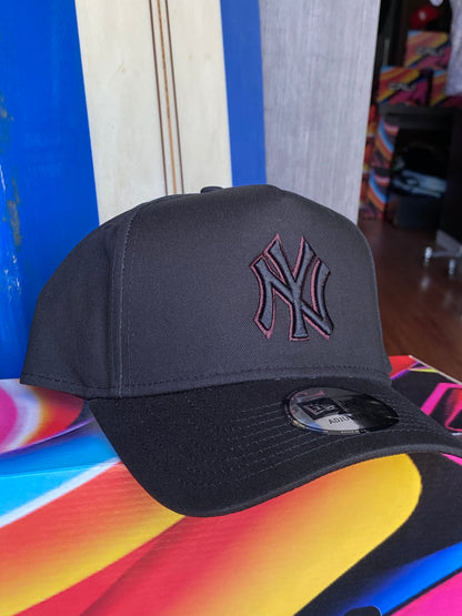 Boné New Era NY Eframe Truker Black Red