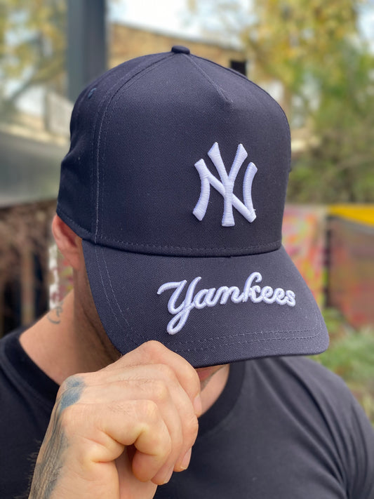 Boné New Era Yankess Marinho Branco