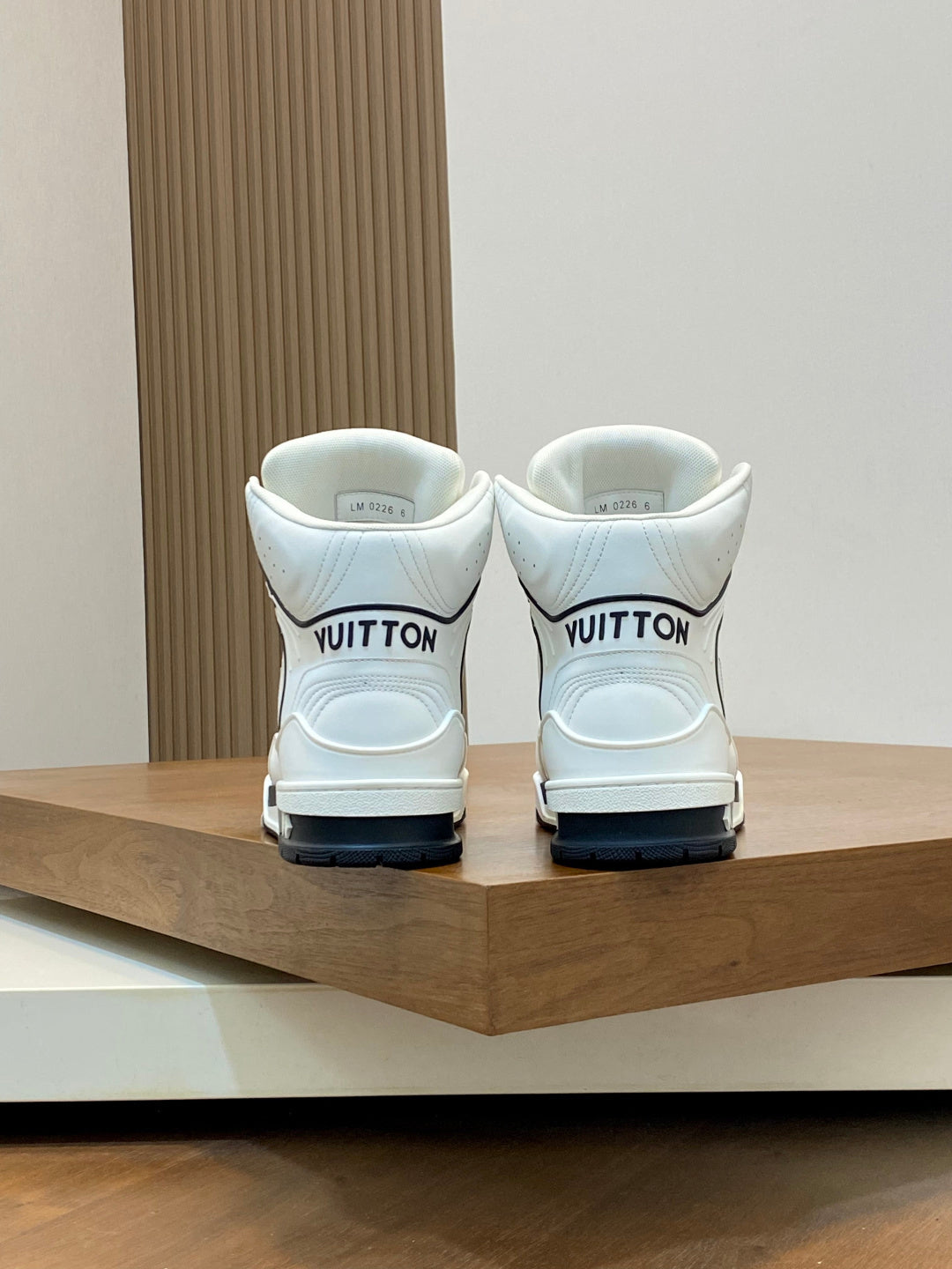 Tênis LV Luxuy importado Cano Alto Branco