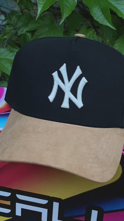 Boné New Era NY Preto Bege