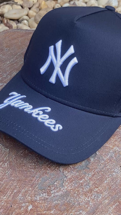 Boné New Era Yankess Marinho Branco